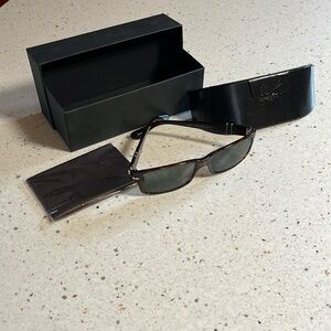 I’m selling a pair of Persol PO 2803-s polarized sunglasses in perfect condition